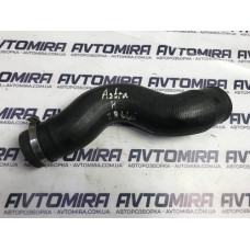 Патрубок інтеркулера Opel Astra H 1.9 СDTI 2004-2010 55557037